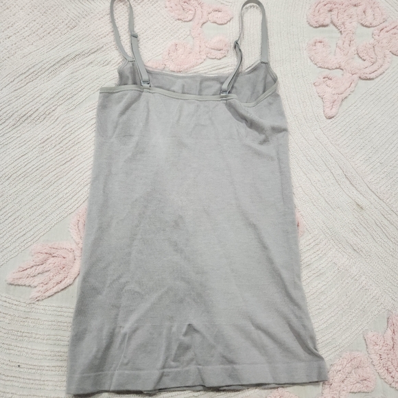 Yummie- Seamlessly Shaped Convertible Camisole; Size: S/M - Picture 7 of 12